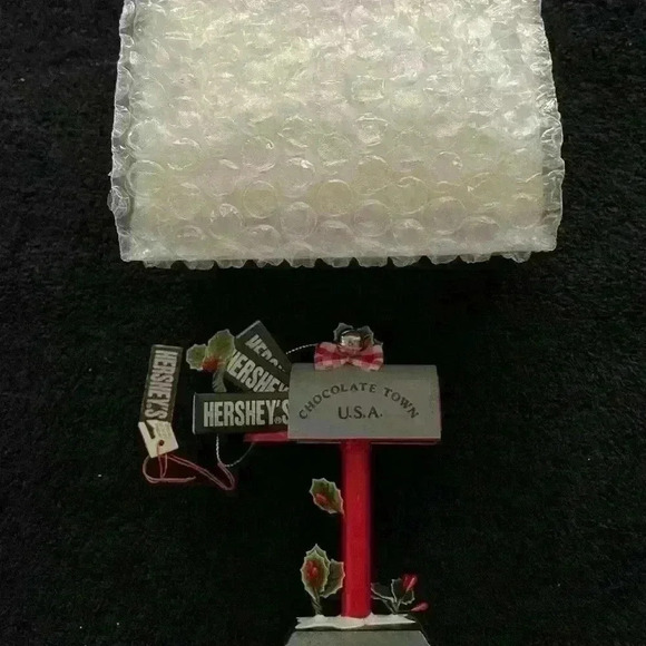 Vintage 1993 Hershey Mailbox Christmas Ornament with Chocolate Bars Wooden used - Picture 6 of 6